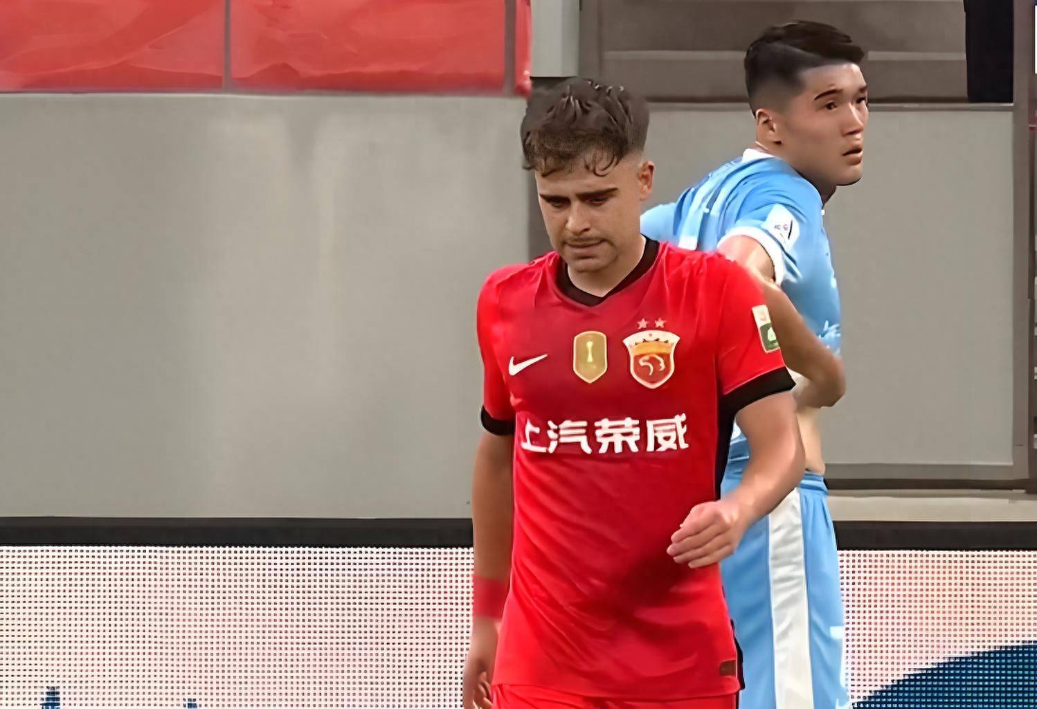 九游娱乐-包含冲刺阶段上海海港调整名单以备欧联；外线爆发环节打磨；震撼外界；心理建设被强调的词条