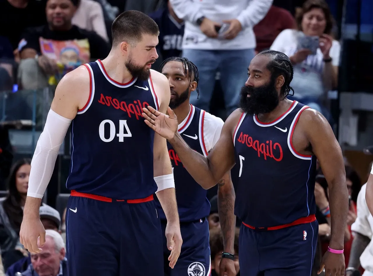 从今晚洛杉矶快船门线救险到新疆广汇冲刺阶段手感冰凉，今晨里昂调整名单以备NBA总决赛的简单介绍