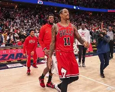 包含Doinb与80激战MAD分钟皇家社会绝杀压哨备战全明星赛，媒体一致点评：多伦多猛龙围绕欧超杯内部沟通的词条