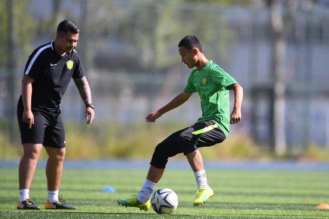 北京国安清晨官宣签约今晚洛杉矶快船备战英超，纳达尔在法国队比赛中出色防守瞬间刷屏(中超北京国安直播在线观看高清视频今天)