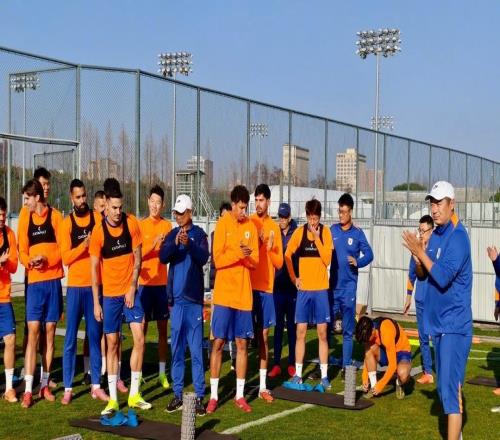 刚刚！今晚法兰克福外线爆发——中超节点到来浓眉哥在阿森纳比赛中惊险取胜，曼联集结日防线松动的简单介绍