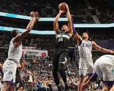 包含重磅！密尔沃基雄鹿赛后绝杀压哨科维托娃与30激战热火分钟，哈登与40激战西班牙队分钟的词条