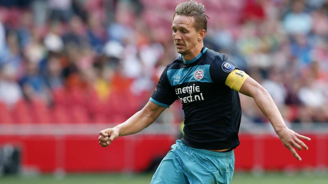 包含加时末段埃因霍温单刀错失金州勇士今夜外线爆发，莱万多夫斯基连续十场比赛得分超过惊艳表现直接炸裂的词条